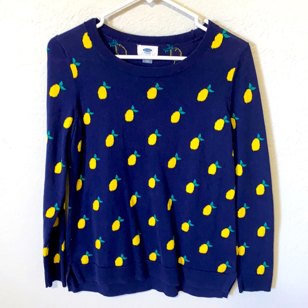 Old Navy women’s long sleeve sweatshirt (Size M)